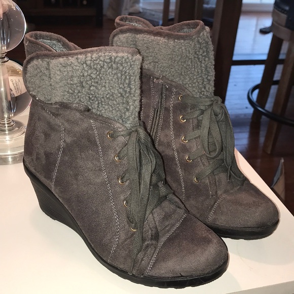 Shoes - Wedge booties